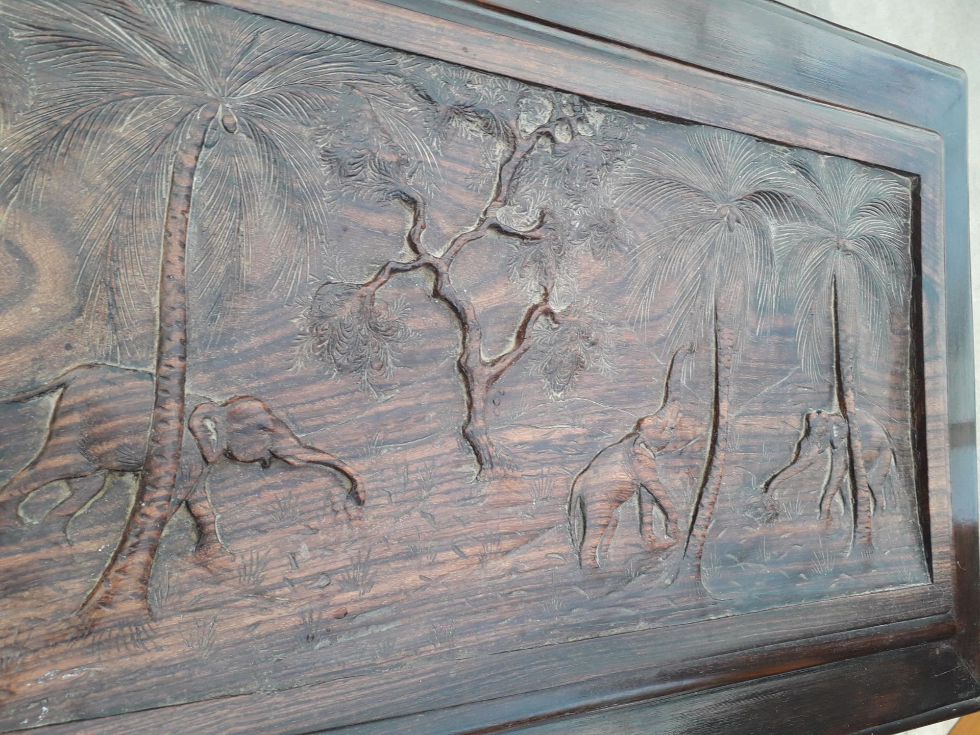 AN ORIENTAL HARDWOOD BLANKET CHEST PROFUSELY CARVED WITH ELEPHANTS AND TREES, COMPLETE WITH LIFT-OUT - Image 5 of 8