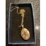 A 9 CARAT GOLD NECKLACE WITH LOCKET GROSS WEIGHT 2.84 GRAMS IN A PRESENTATION BOX