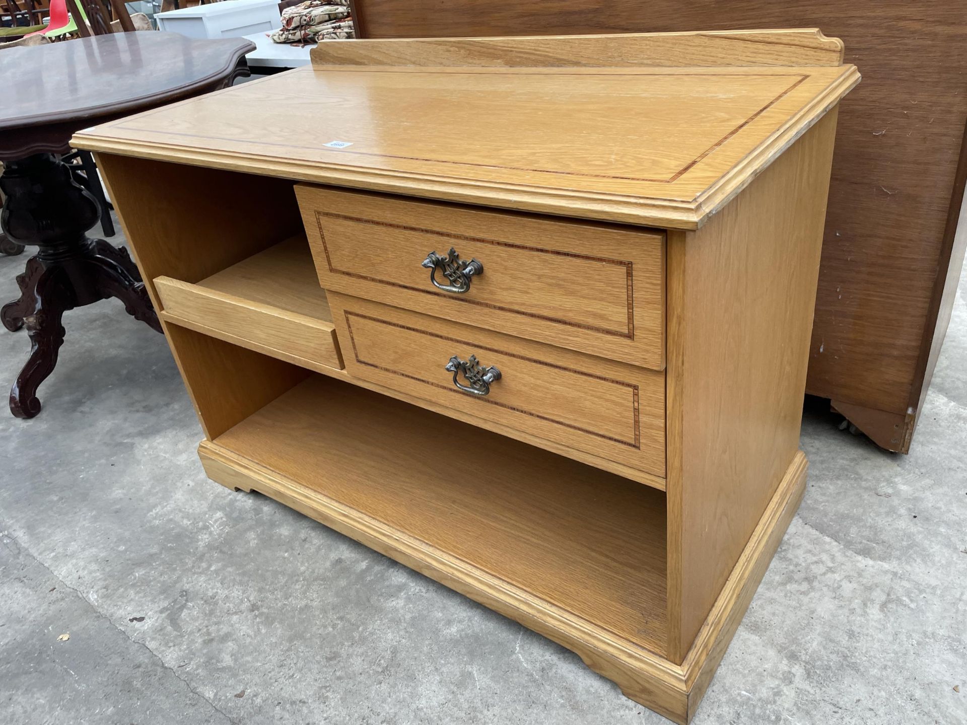 A CURTIS FURNITURE OAK WORK STATION, 43" WIDE - Image 3 of 3