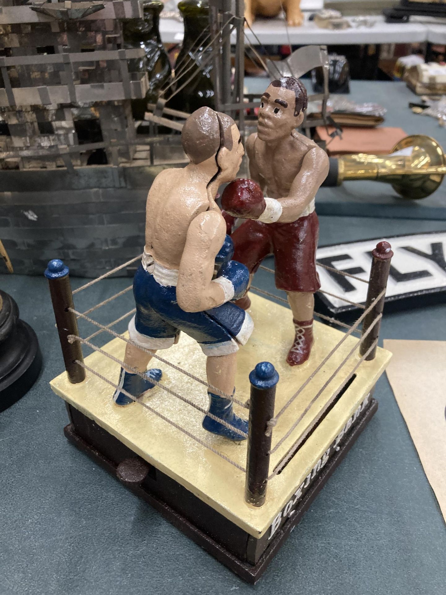 A HEAVY CAST BOXING MONEY BANK, FIGHTERS MOVE AND THROW PUNCHES - Image 3 of 3