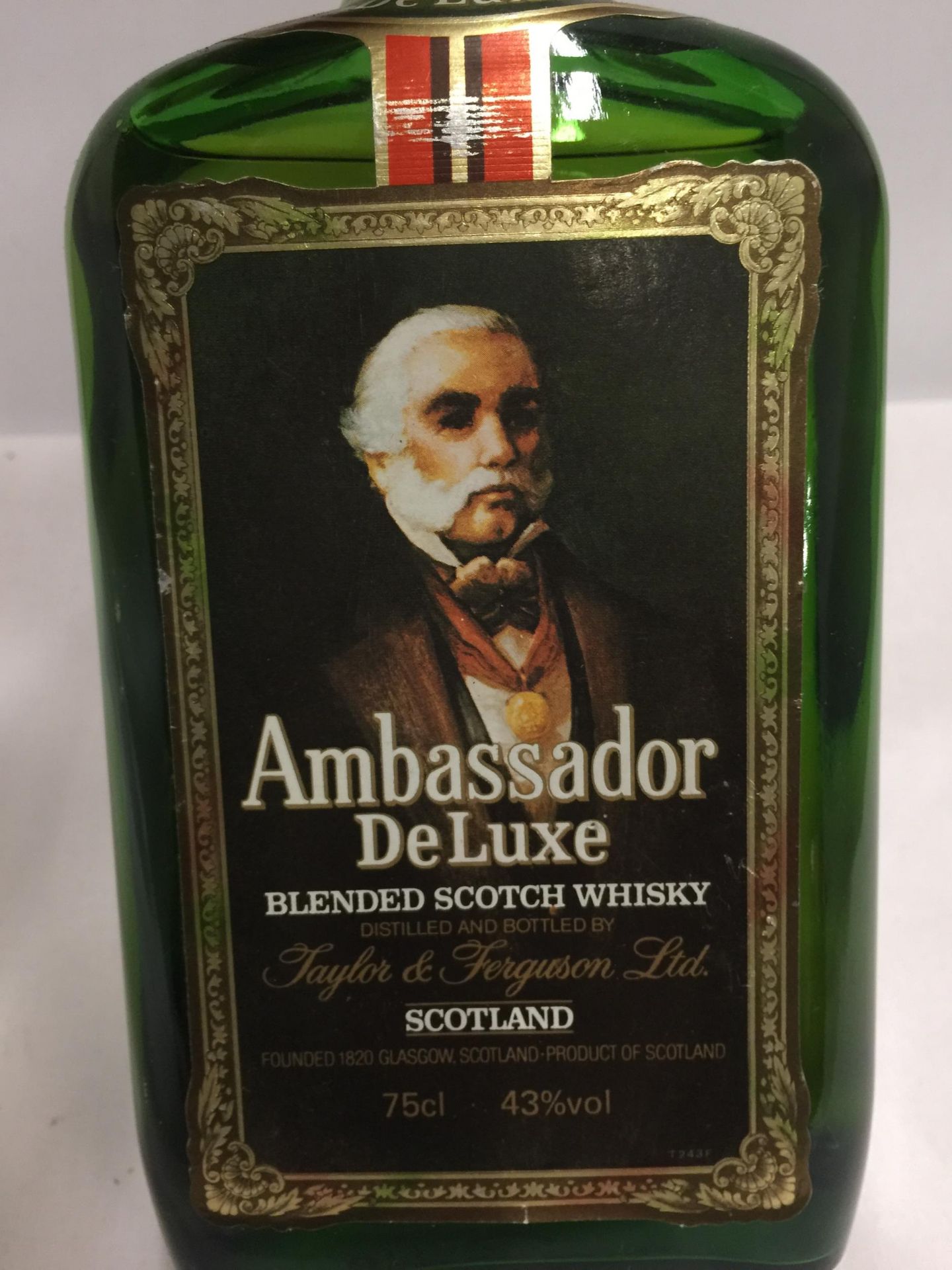 A 75CL BOTTLE - AMBASSADOR DE LUXE BLENDED SCOTCH WHISKY, 43% VOL - Bild 2 aus 2