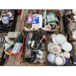 AN ASSORTMENT OF HOUSEHOLD CLEARANCE ITEMS TO INCLUDE CERAMICS AND GLASS WARE ETC