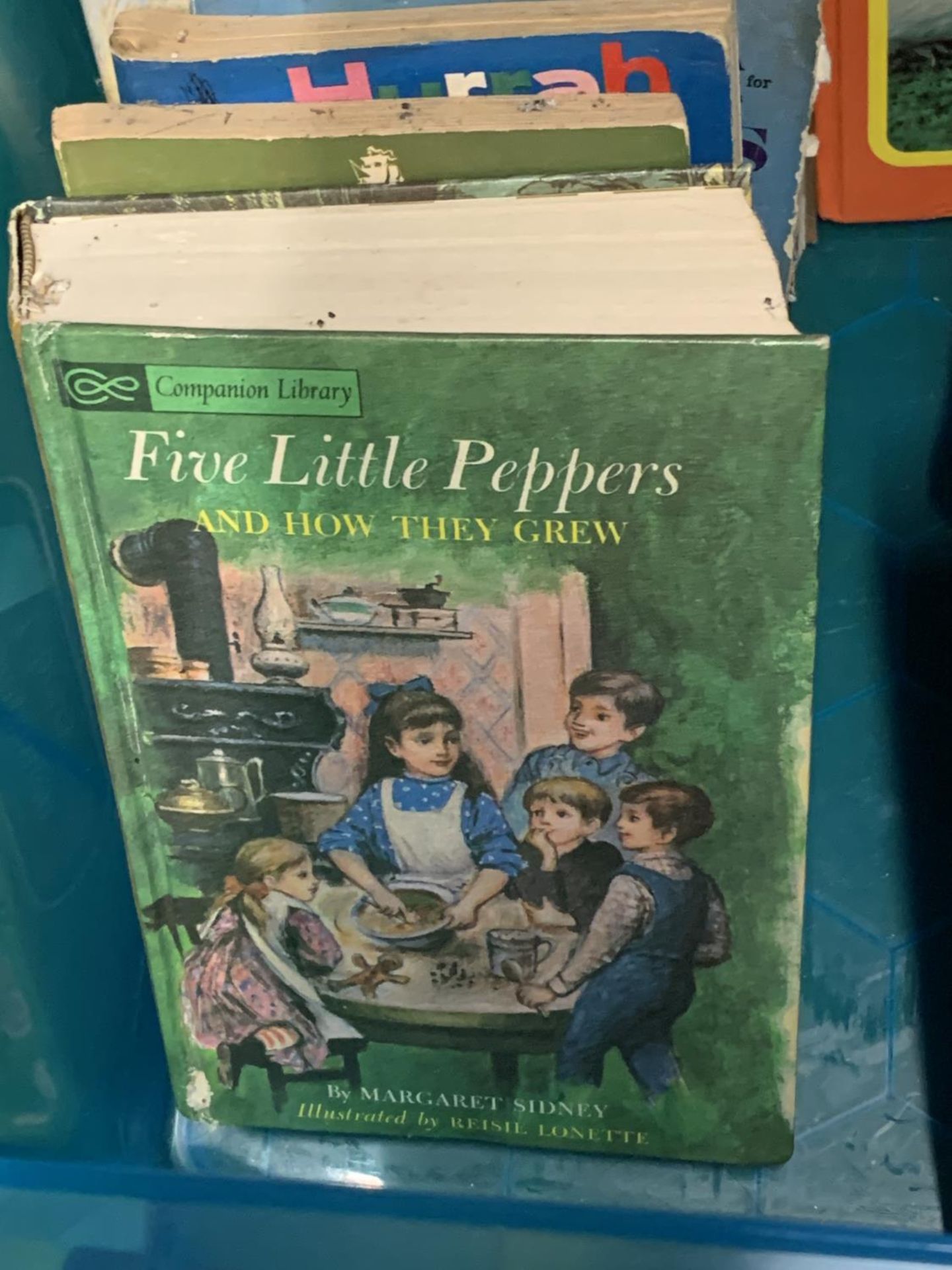 A COLLECTION OF VINTAGE CHILDREN'S BOOKS TO INCLUDE ENID BLYTON, ETC - Image 2 of 4