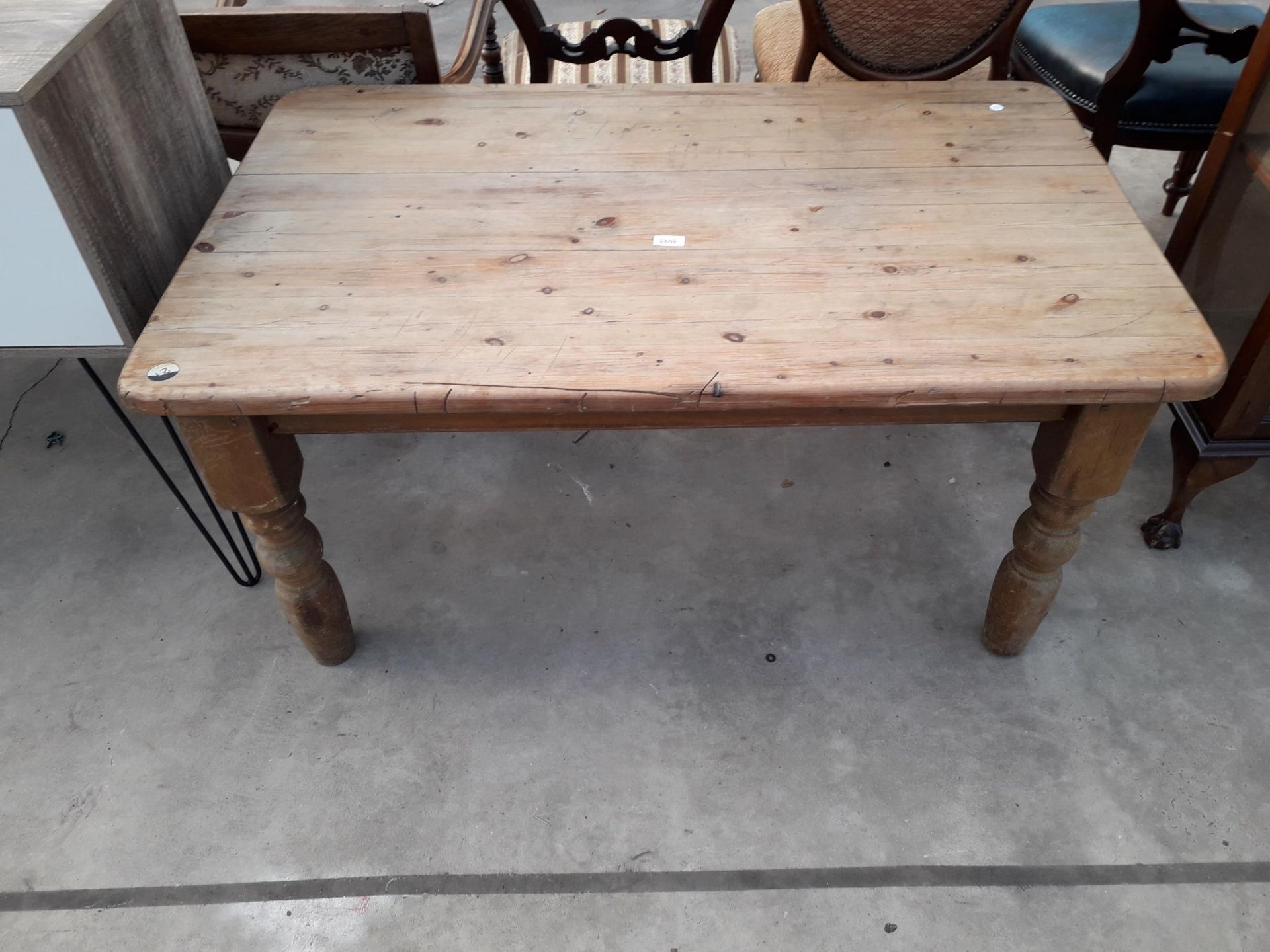 A PINE COFFEE TABLE ON TURNED LEGS, 48 X 29"