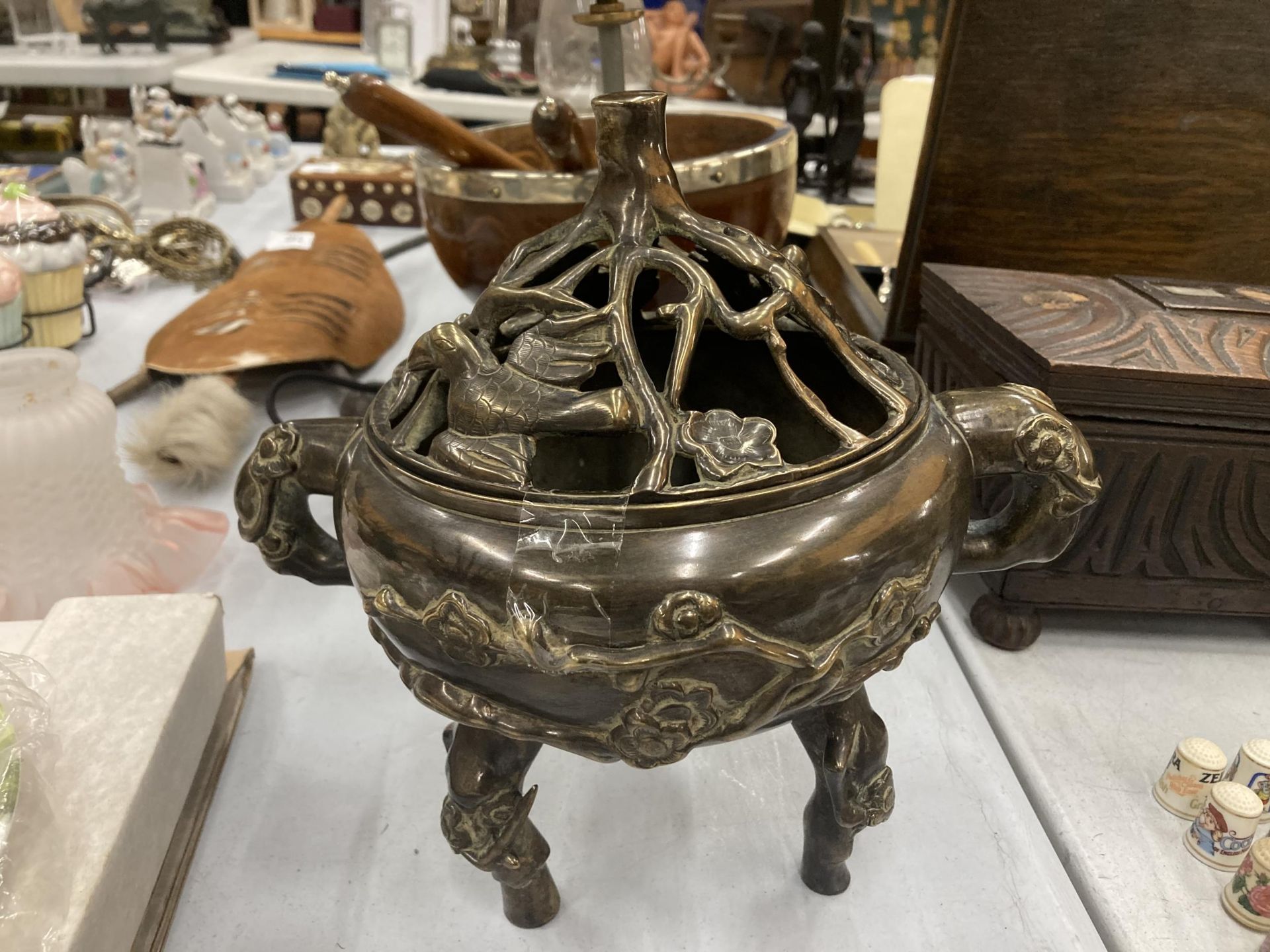 AN ORIENTAL BRONZE SIGNED INCENSE BURNER