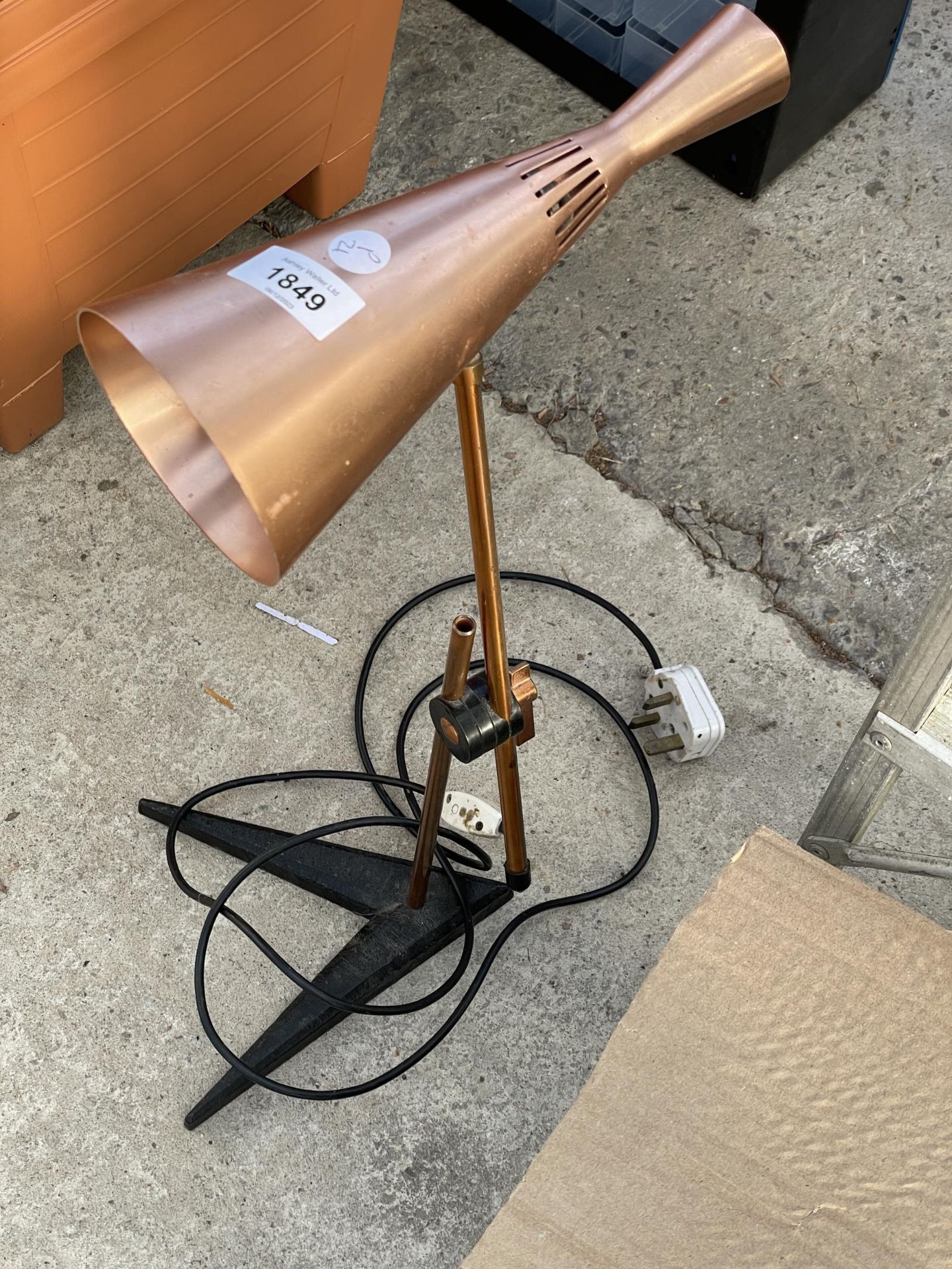 A DECORATIVE COPPER EFFECT ADJUSTABLE LAMP