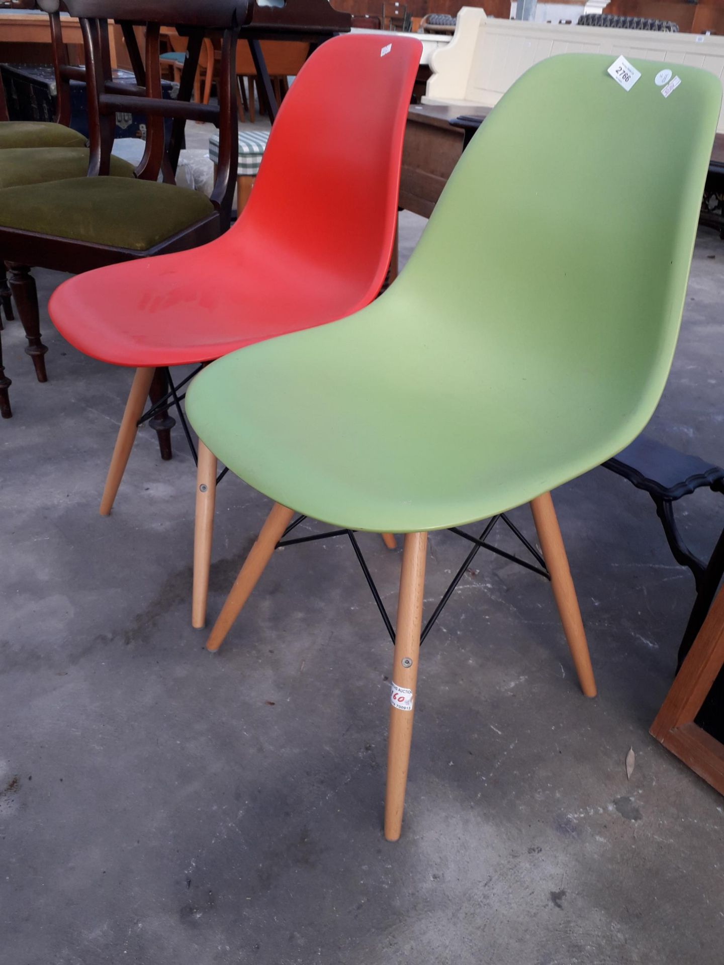 PAIR OF MODERN DESIGN RETRO PLASTIC DINING CHAIRS - Image 2 of 2