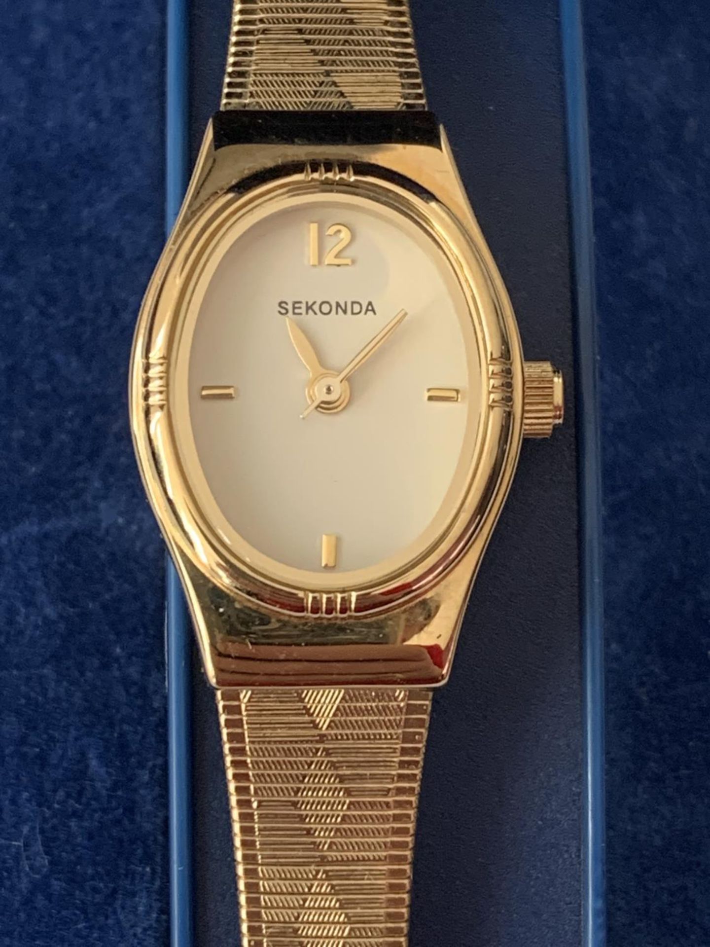 A LADIES SEKONDA WRIST WATCH IN A PRESENTATION BOX SEEN WORKING BUT NO WARRANTY - Image 2 of 3