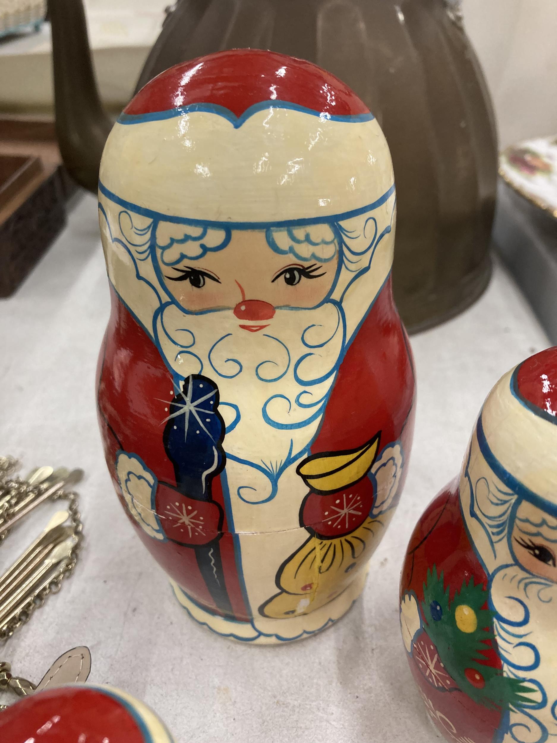 A SET OF SANTA CLAUS RUSSIAN DOLLS - Image 2 of 2
