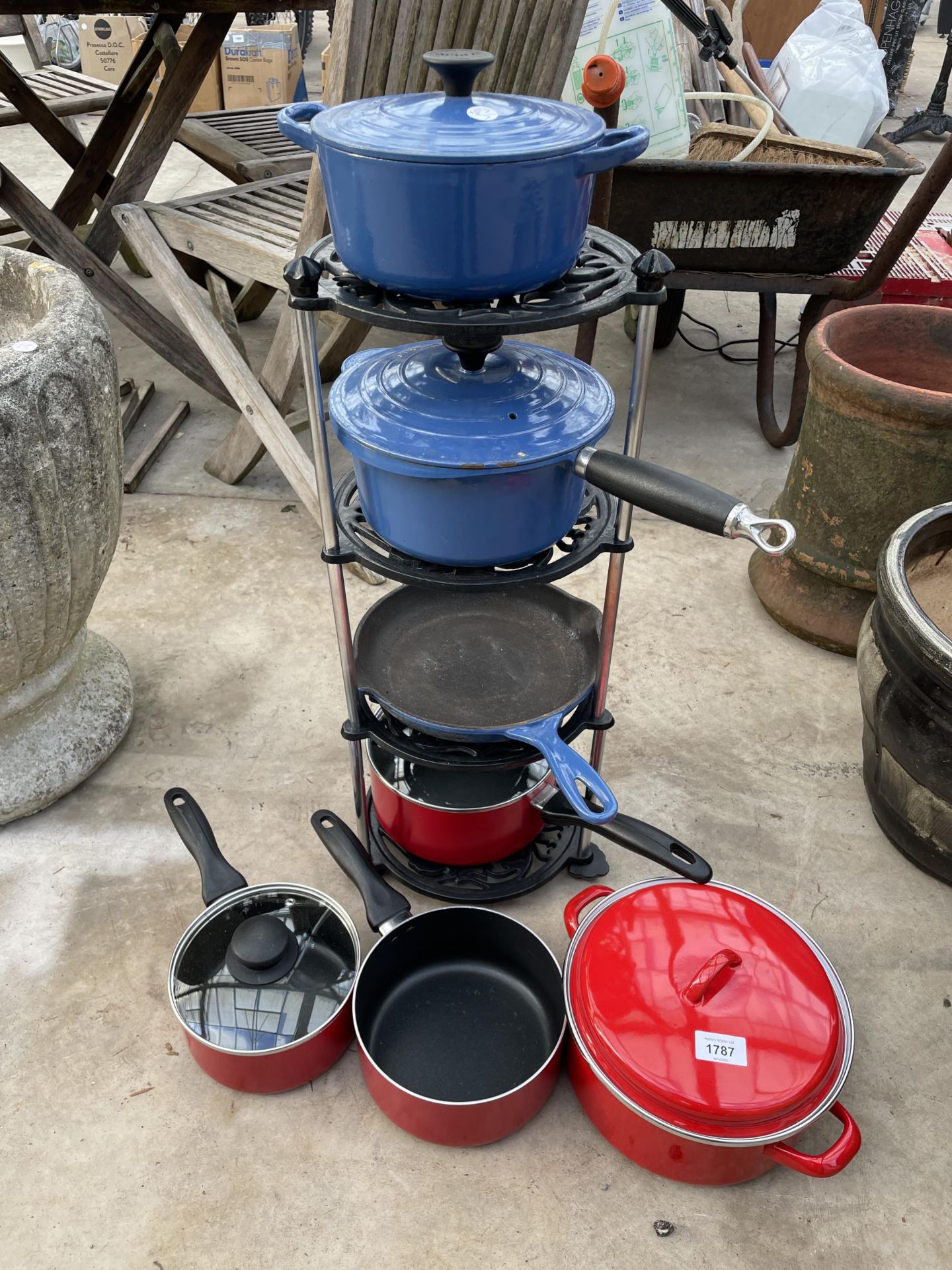 A PAN STAND WITH AN ASSORTYMENT OF PANS TO INCLUDE THREE BLUE LE CREUSET