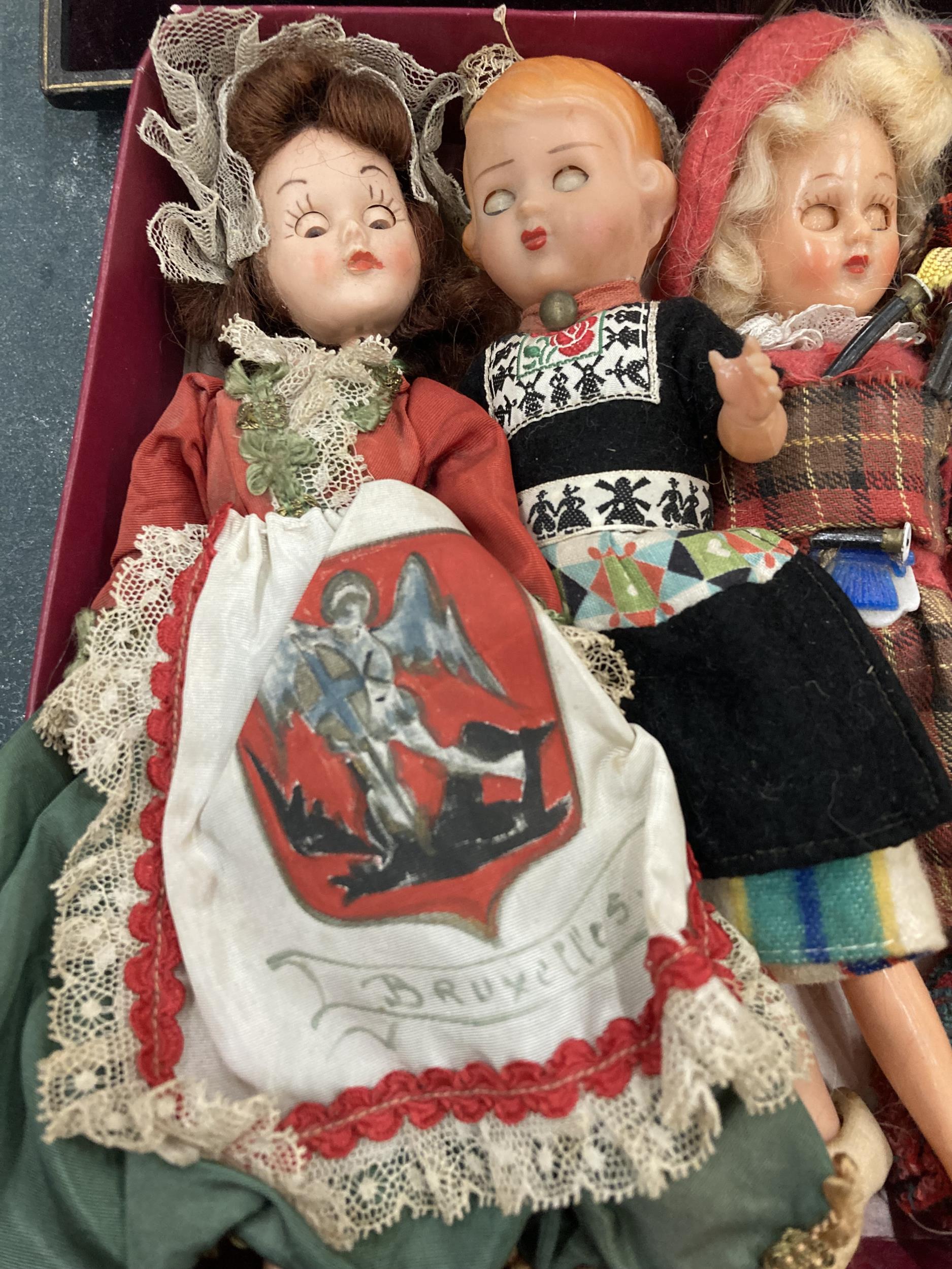 A COLLECTION OF VINTAGE DOLLS - Image 3 of 3