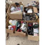 AN ASSORTMENT OF HOUSEHOLD CLEARANCE ITEMS TO INCLUDE CERAMICS AND KITCHEN ITEMS ETC