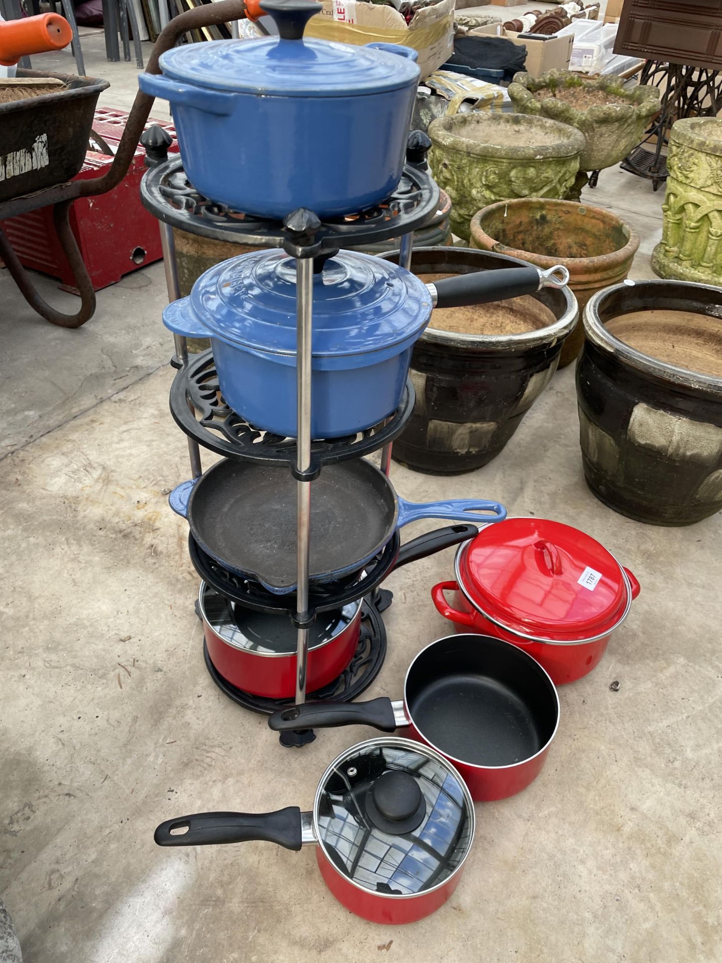 A PAN STAND WITH AN ASSORTYMENT OF PANS TO INCLUDE THREE BLUE LE CREUSET - Image 2 of 4