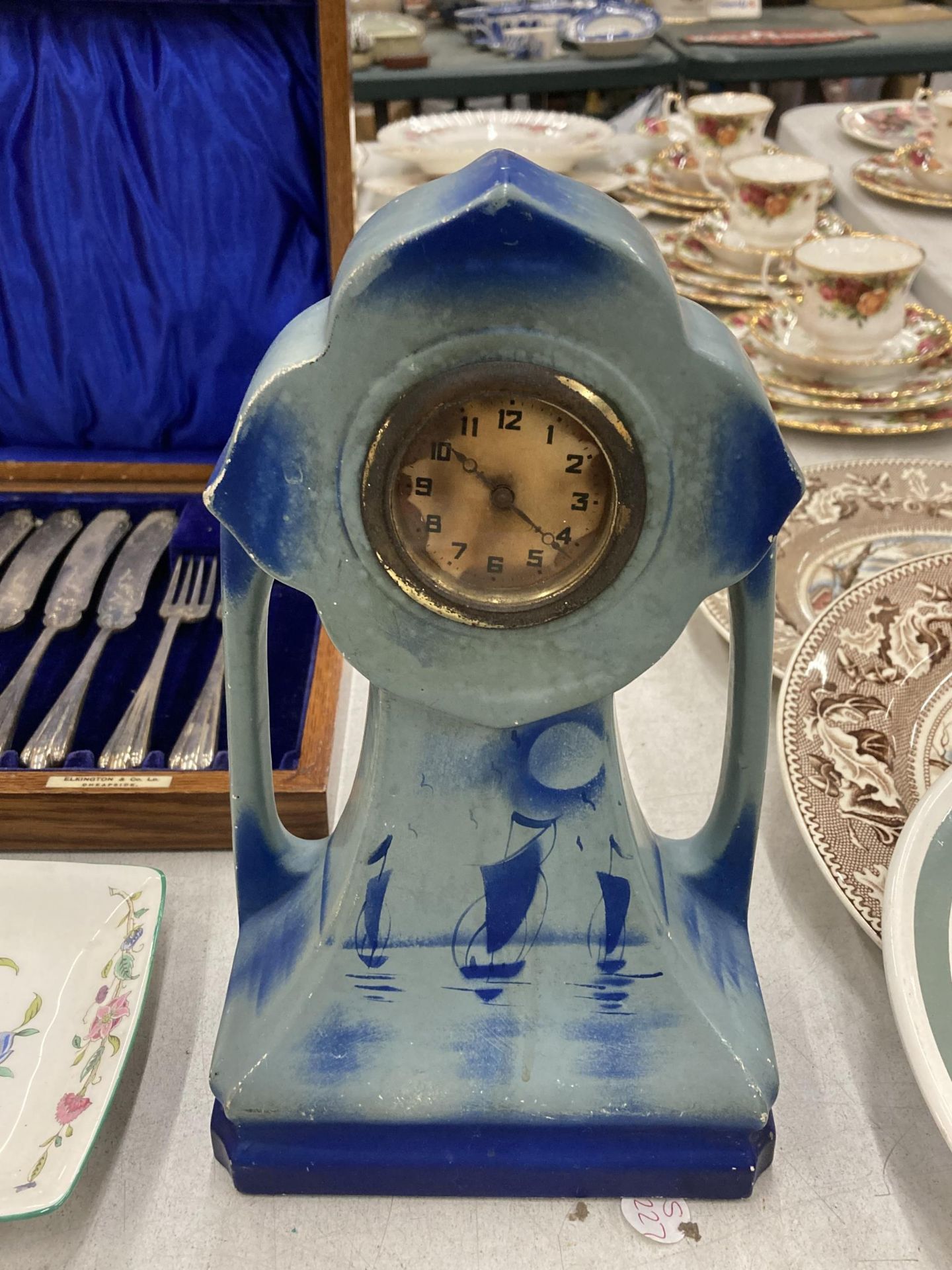 A 1930'S ART DECO MARITIME CERAMIC MANTLE CLOCK, HEIGHT 26CM