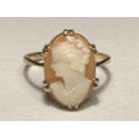A 9 CARAT GOLD CAMEO RING SIZE Q