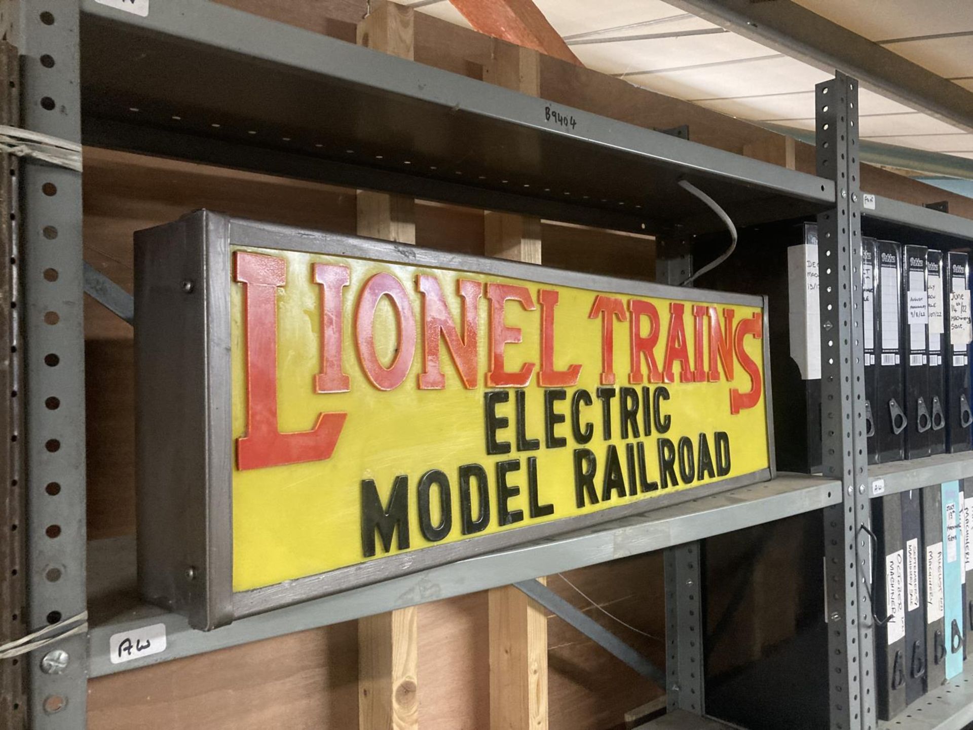 A LIONEL TRAINS ELECTRIC MODEL RAILROAD ILLUMINATED LIGHTBOX SIGN - Image 2 of 4