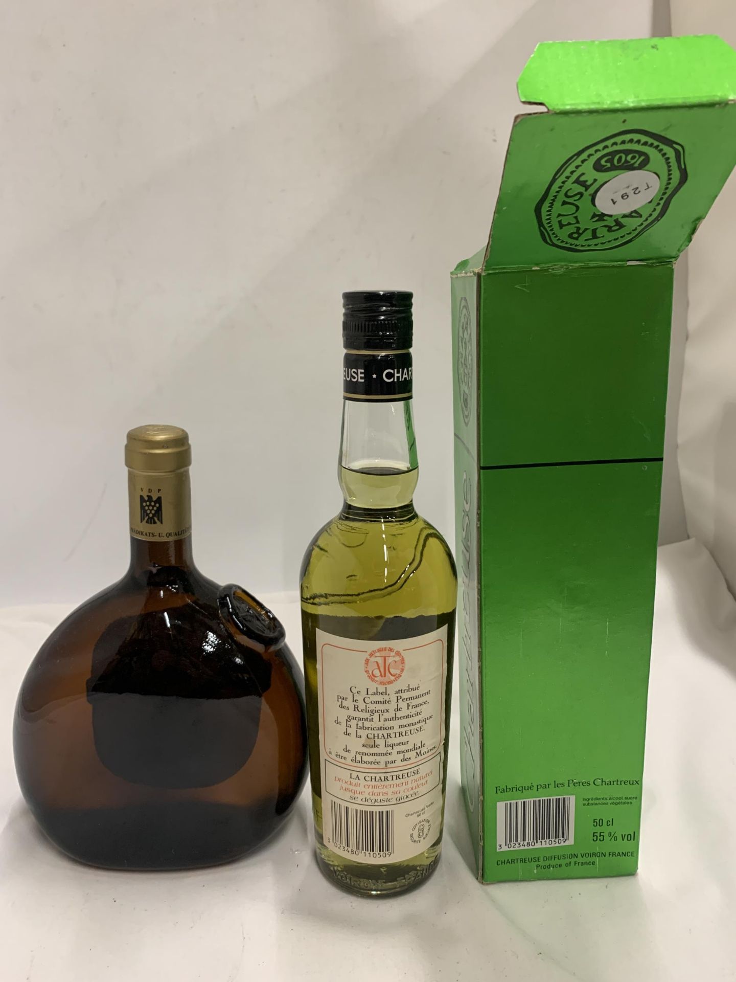 TWO BOTTLES - BOXED CHARTREUSE 50CL 55% LIQUEUR AND 1993 75CL GERMAN WINE - Bild 3 aus 4