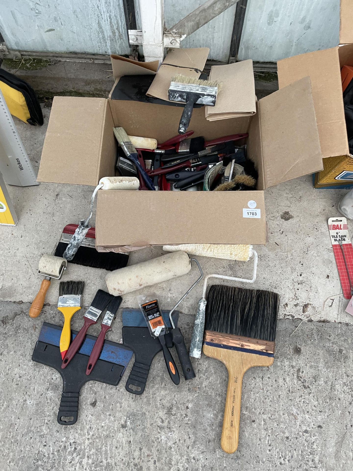 AN ASSORTMENT OF DECORATORS BRUSHES AND ROLLERS ETC