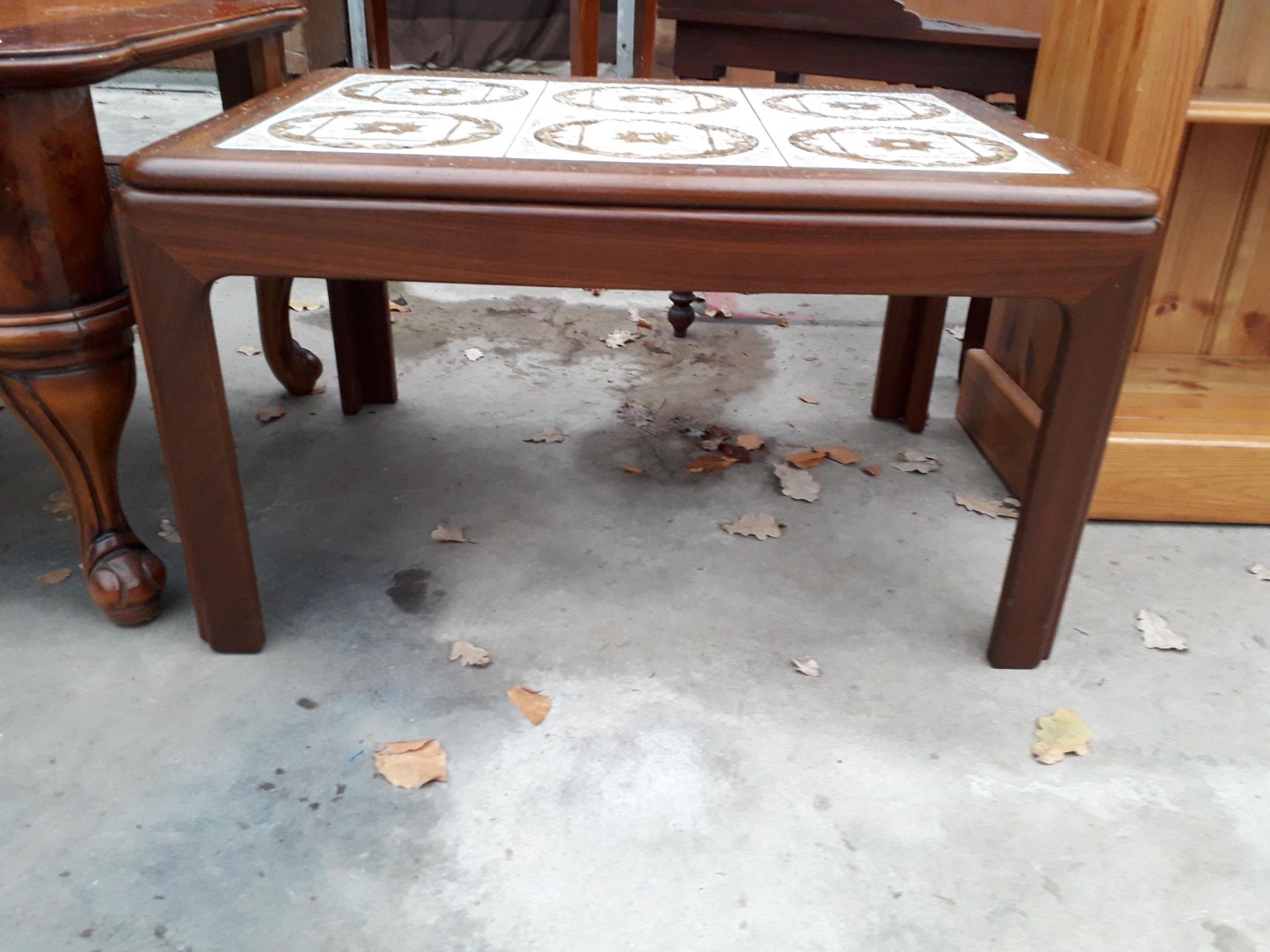 A RETRO TEAK COFFEE TABLE WITH TILED TOP, 28 X 20" - Image 2 of 2