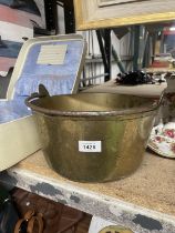 A VINTAGE BRASS JAM PAN, DIAMETER 28CM