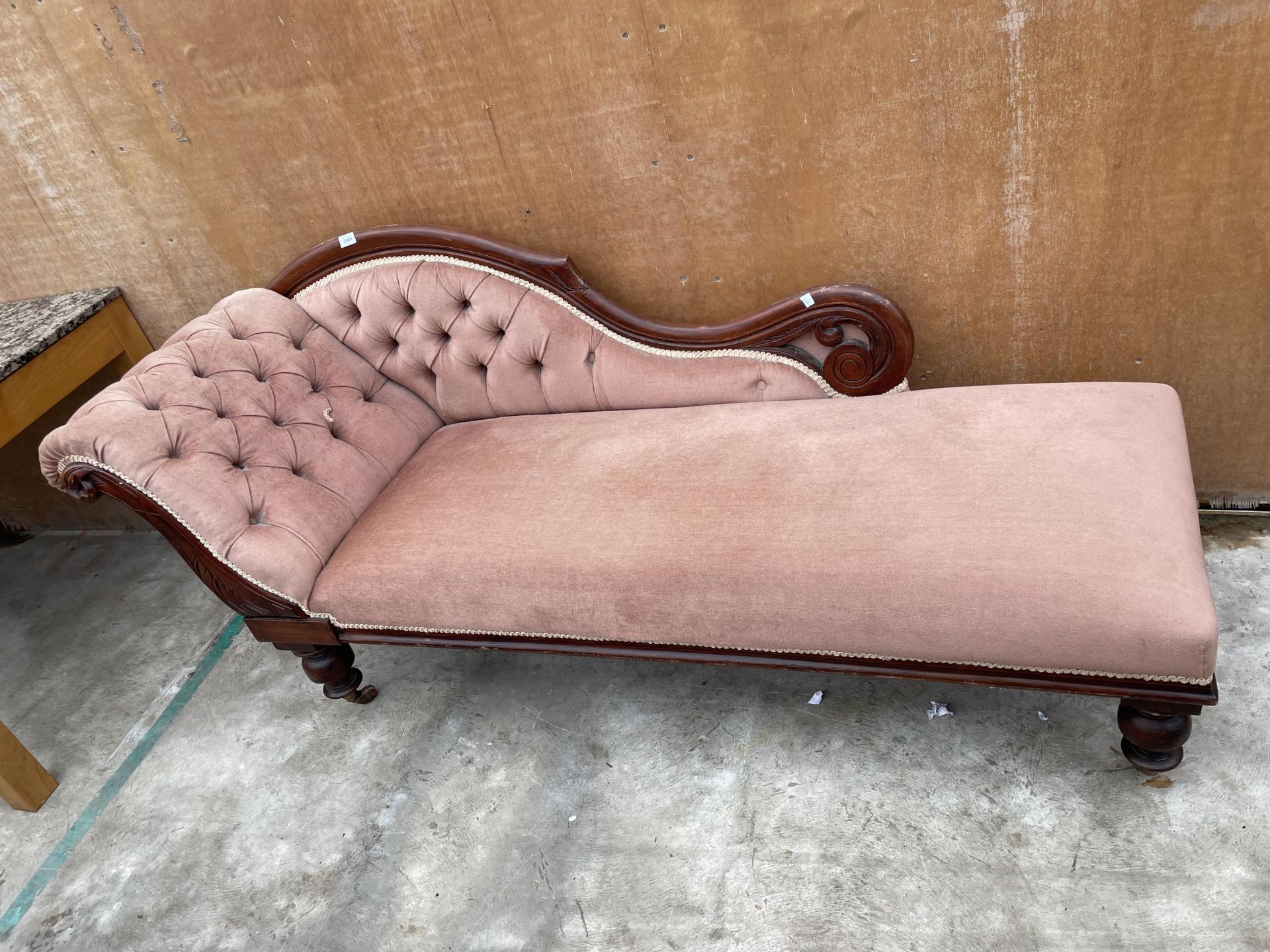 A VICTORIAN BEECH FRAMED CHAISE LONGUE ON TURNED LEGS