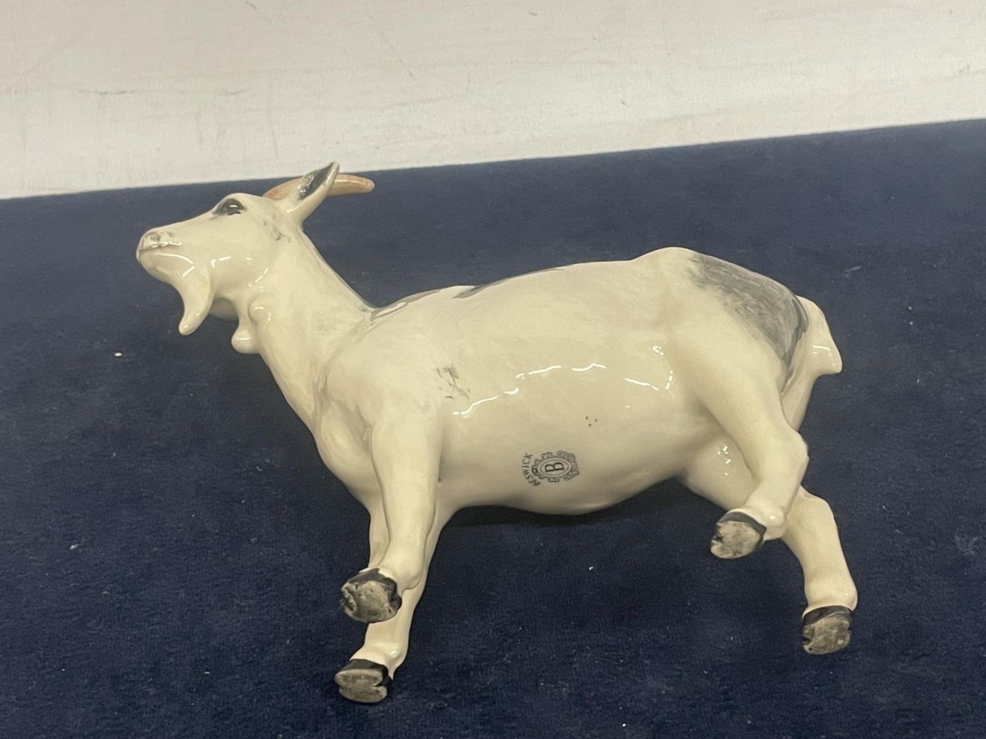 TWO FIGURES TO INCLUDE A BESWICK A BILLY GOAT AND A ROYAL DOULTON POT BELLIED PIG (EAR A/F) - Image 3 of 6