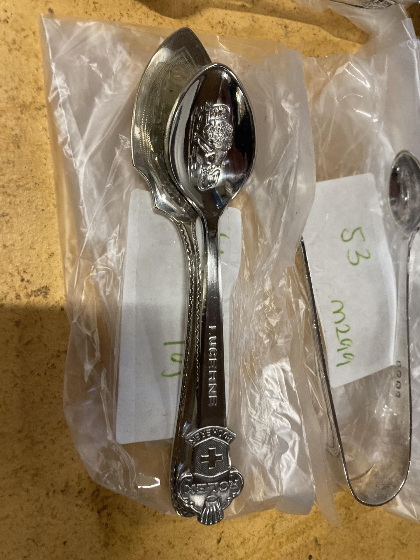 A LARGE COLLECTION OF SILVER PLATED FLATWARE - Image 2 of 4