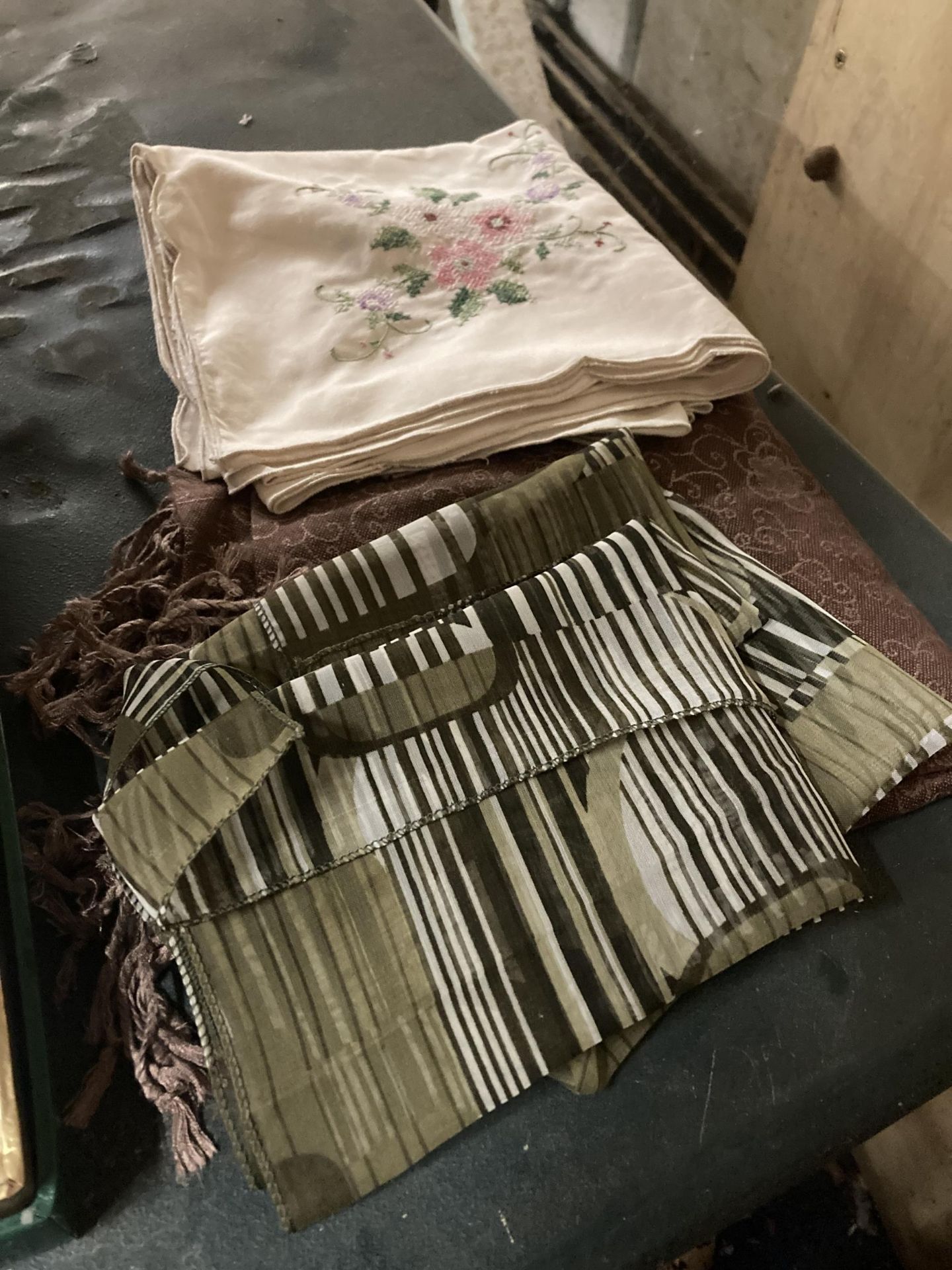 A VINTAGE SMALL EMBROIDERED TABLECLOTH AND NAPKINS AND TWO VINTAGE SCARVES