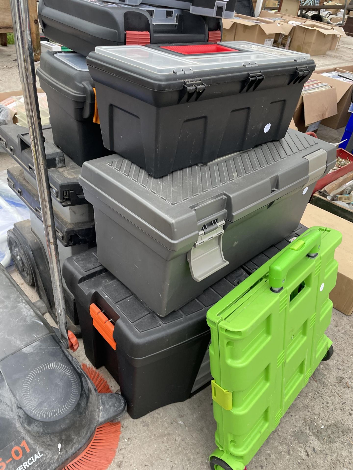 AN ASSORTMENT OF PLASTIC TOOL BOXES AND TROLLIES - Image 4 of 4
