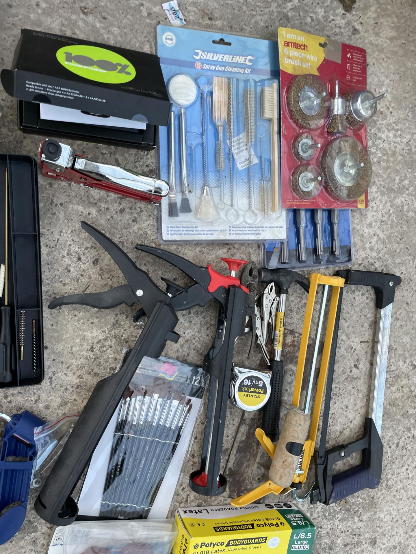 A LKARGE ASSORTMENT OF TOOLS TO INCLUDE DRILL BITS, A WOOD PLANE AND PLIERS ETC - Image 3 of 3