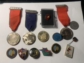 A LARGE COLLECTION OF MEDALS AND BADGES