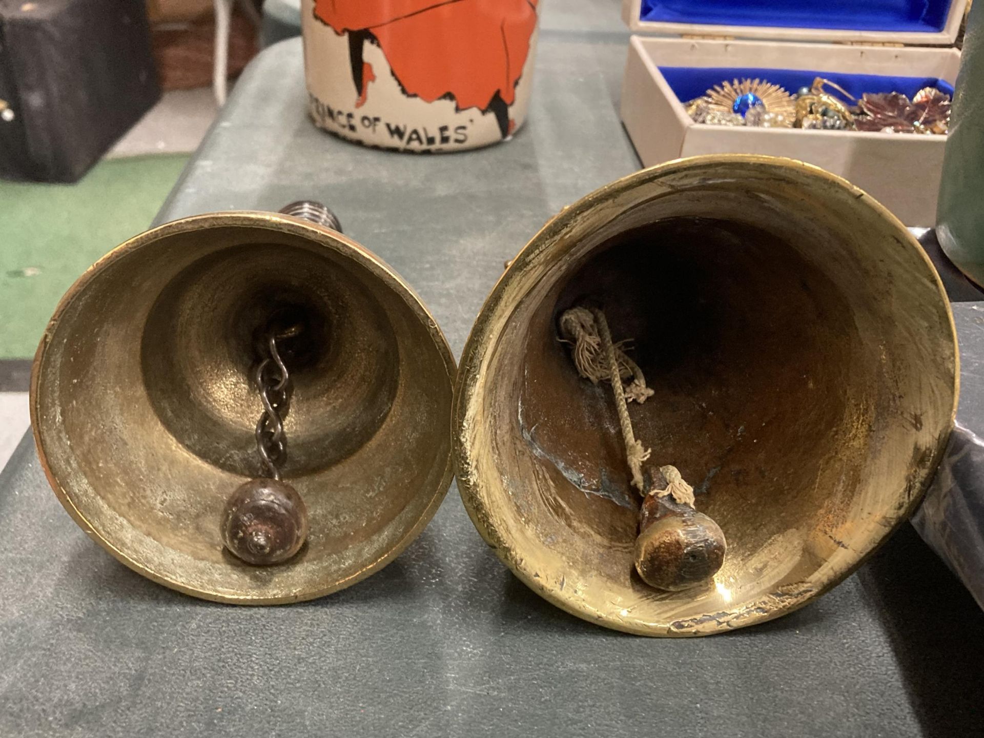 TWO VINTAGE BRASS BELLS TO INCLUDE GRIFFON EXAMPLE - Image 4 of 4