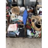 AN ASSORTMENT OF HOUSEHOLD CLEARANCE ITEMS TO INCLUDE BOOKS AND CERAMICS ETC