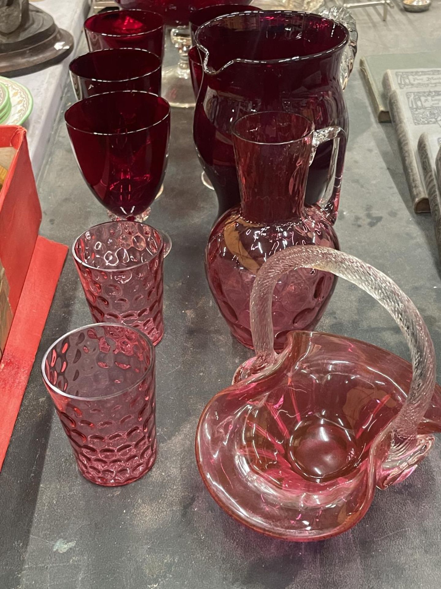 A LARGE COLLECTION OF CRANBERRY GLASSWARE - Image 3 of 3
