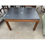 A RETRO TEAK G-PLAN COFFEE TABLE WITH PAINTED BLACK TOP, 29 X 21"