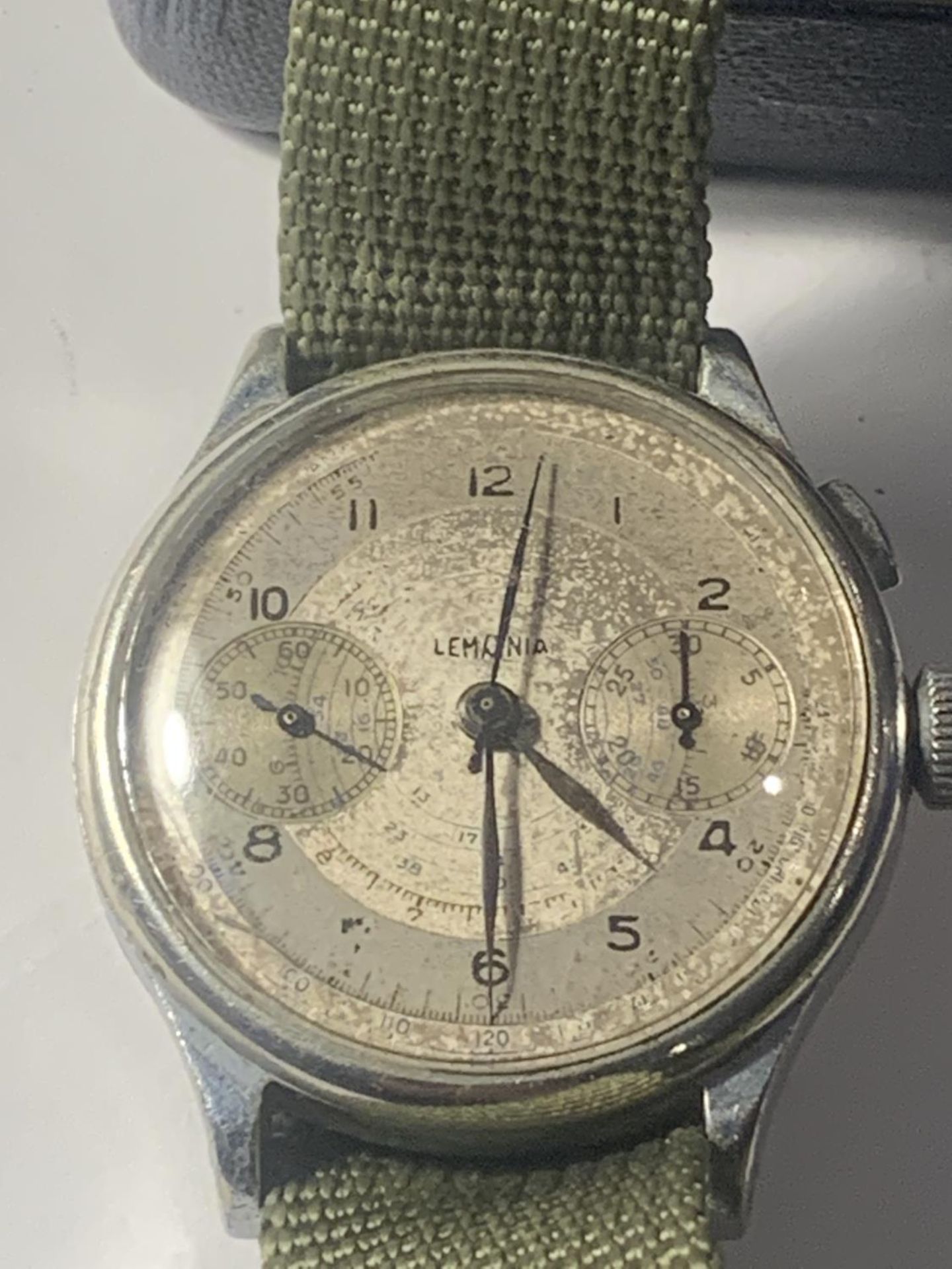 A VINTAGE LEMANIA CHRONOGRAPH WRIST WATCH - Bild 2 aus 3