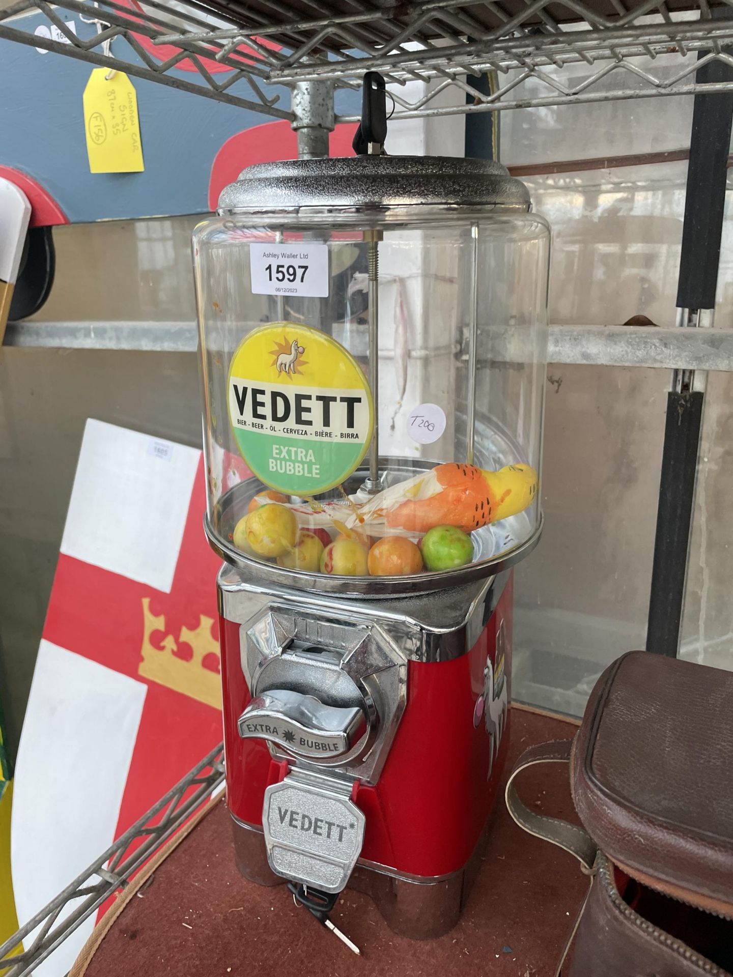 A VEDETT GOB STOPPER MACHINE WITH TOKENS AND KETYS ETC - Bild 2 aus 2