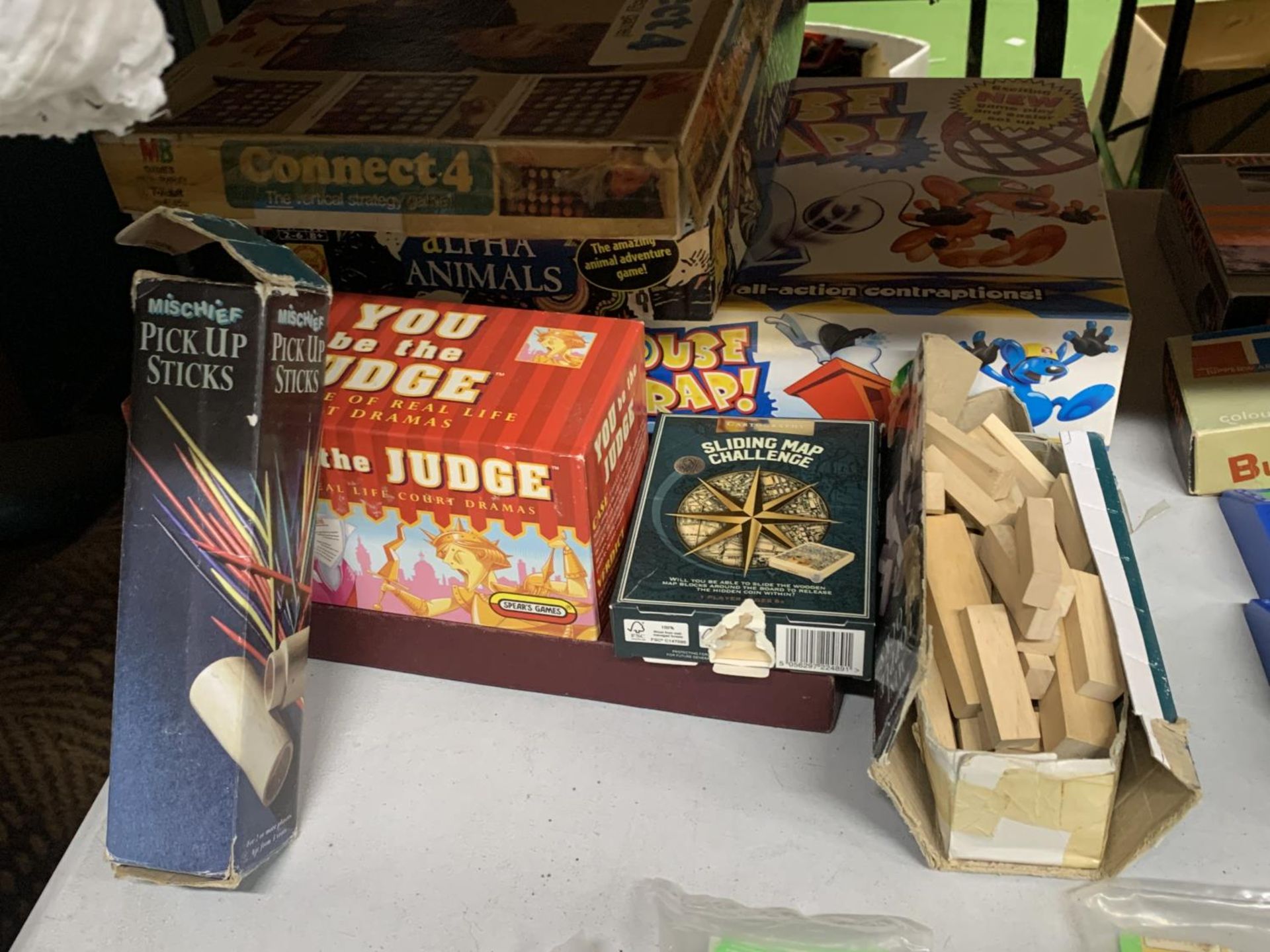 A QUANTITY OF VINTAGE GAMES TO INCLUDE MOUSE TRAP, CONNECT 4, THE VIKING GAME, PICK UP STICKS, ALPHA