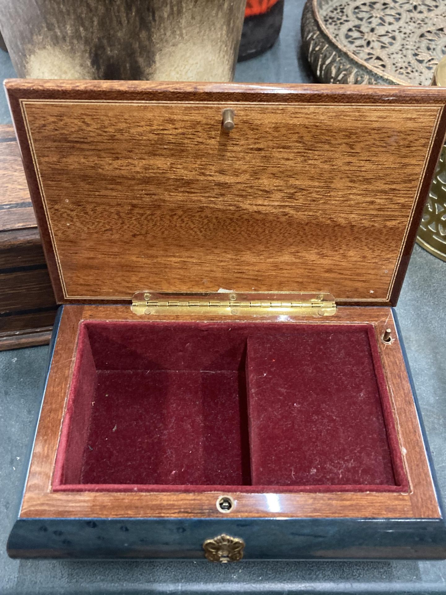 TWO JEWELLERY BOXES TO INCLUDE INLAID AND WOODEN EXAMPLE - Image 2 of 5