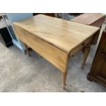 A VICTORIAN PINE PEMBROKE TABLE WITH SINGLE DRAWER