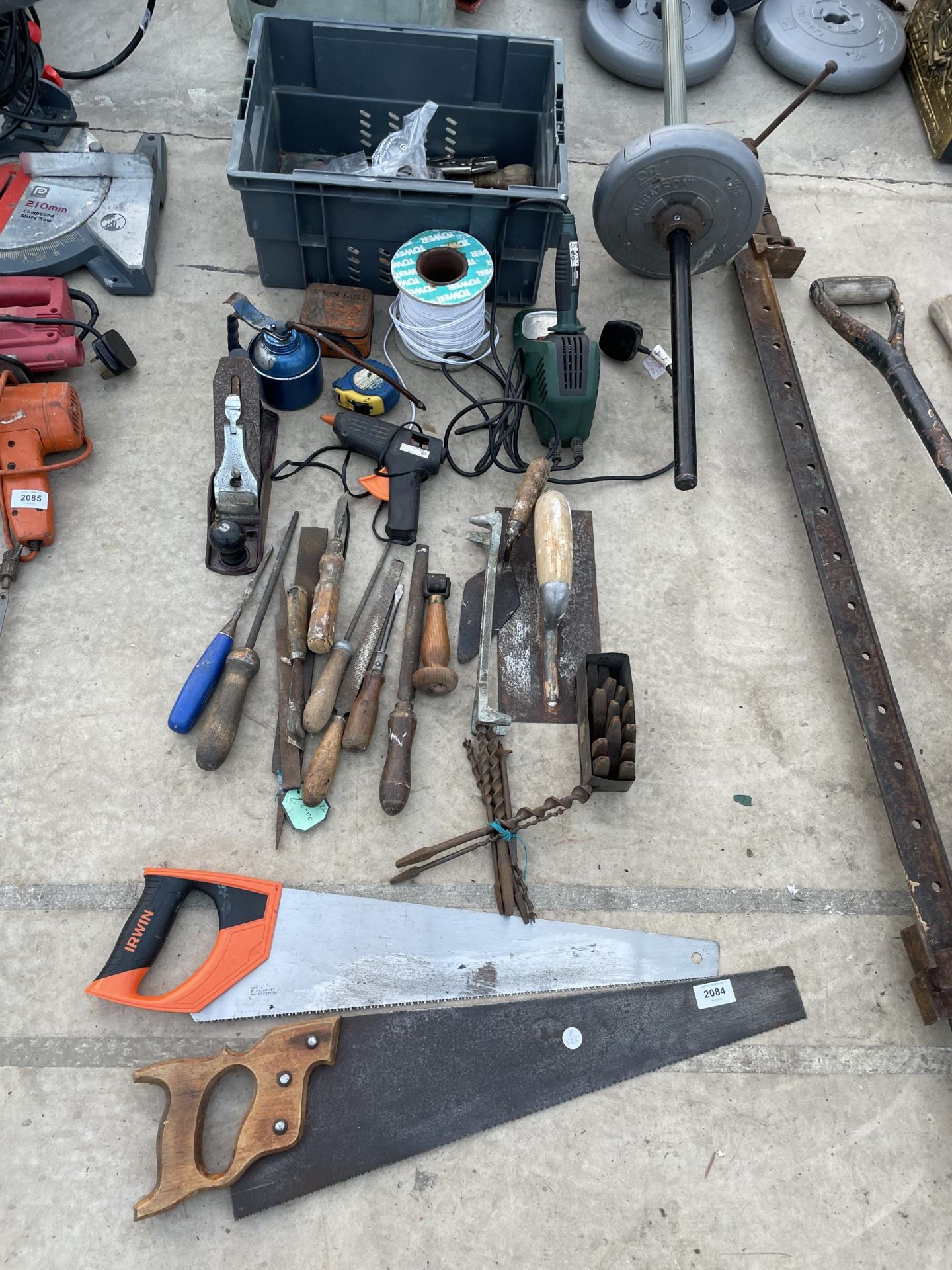 AN ASSORTMENT OF HAND TOOLS TO INCLUDE A WOOD PLANE, FILES AND AN OIL CAN ETC