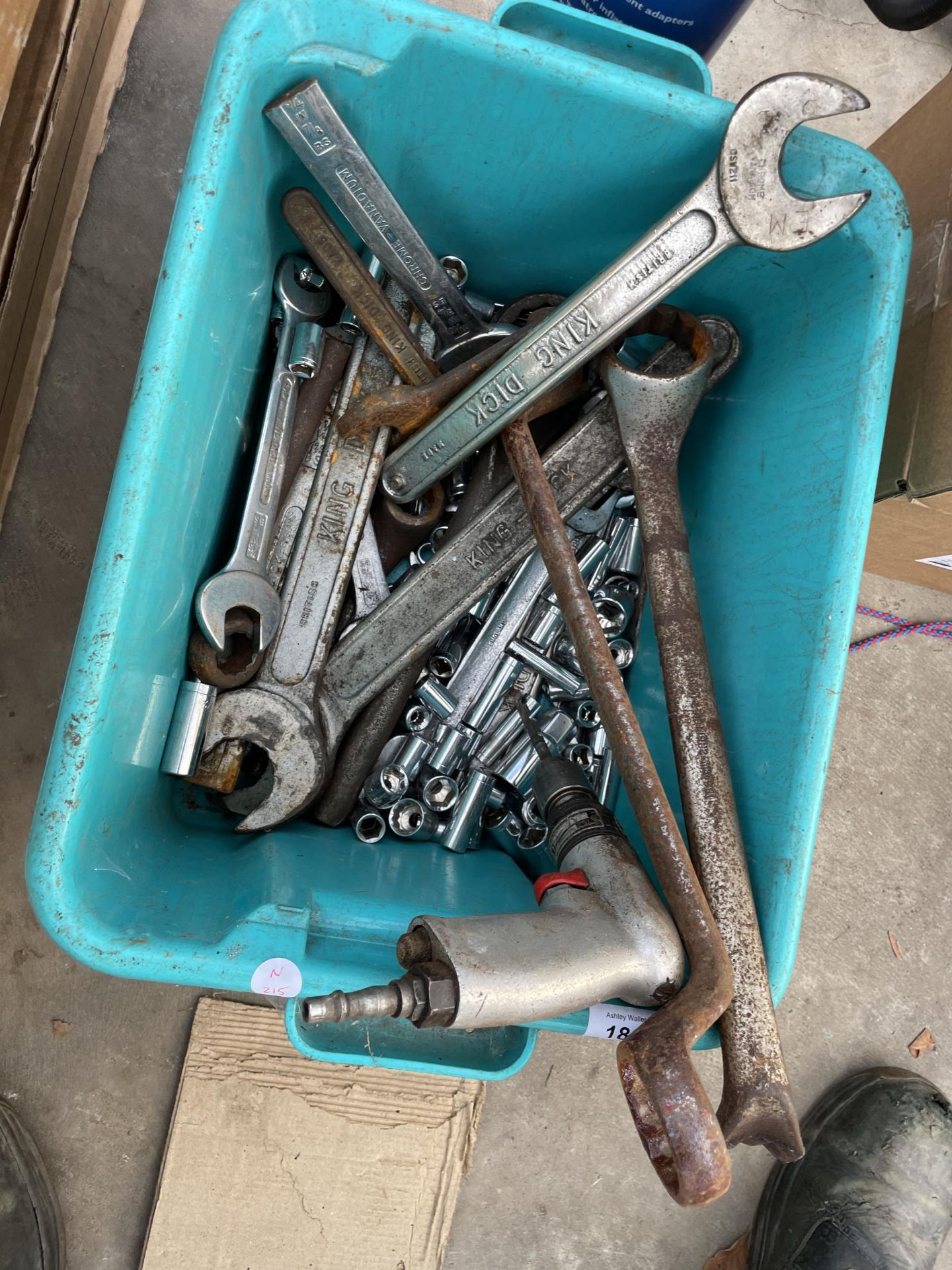 A LARGE QUANTITY OF ASSORTED SPANNERS AND SOCKETS - Image 2 of 3