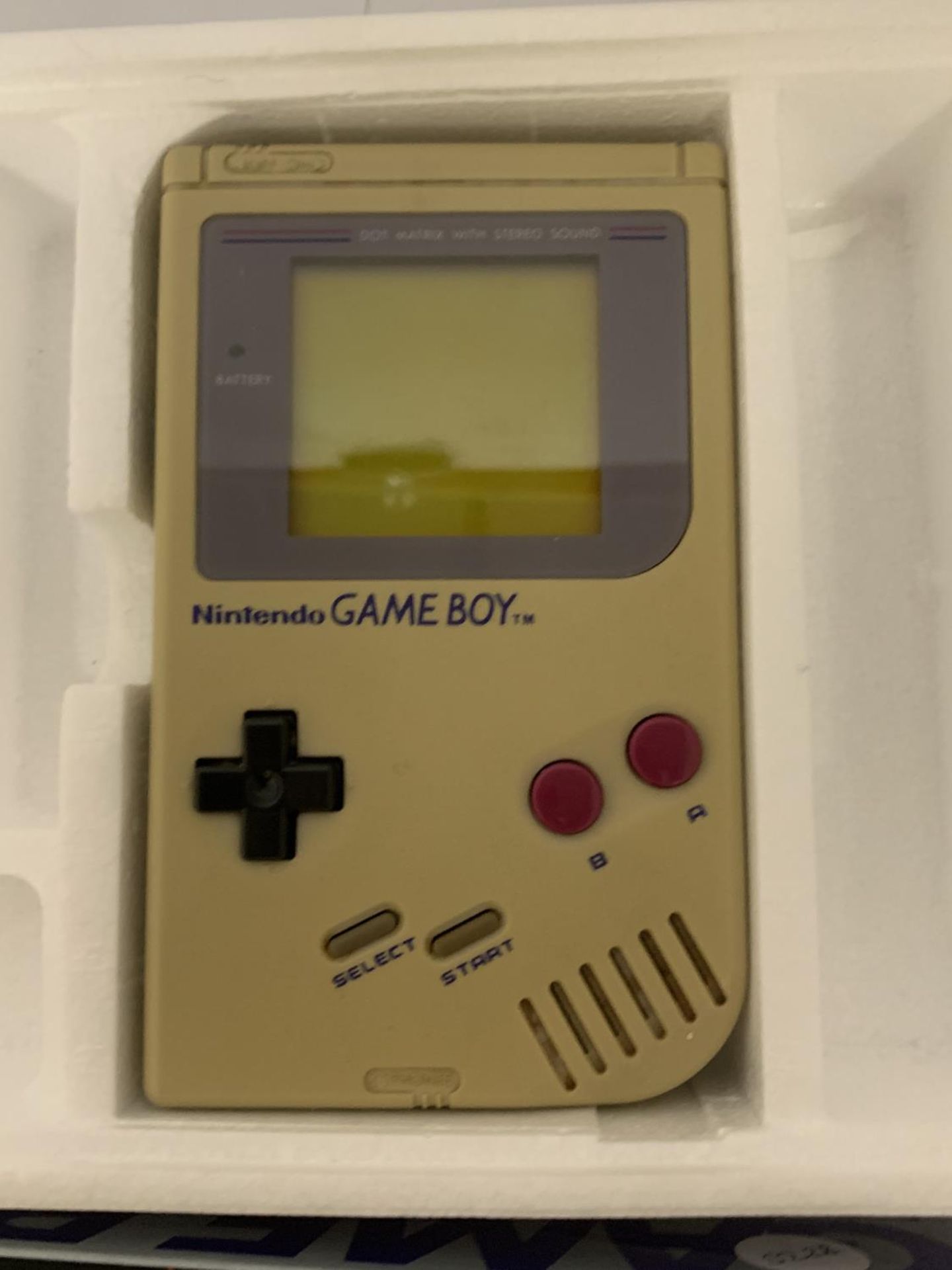 A BOXED NINTENDO GAMEBOY - Bild 2 aus 4