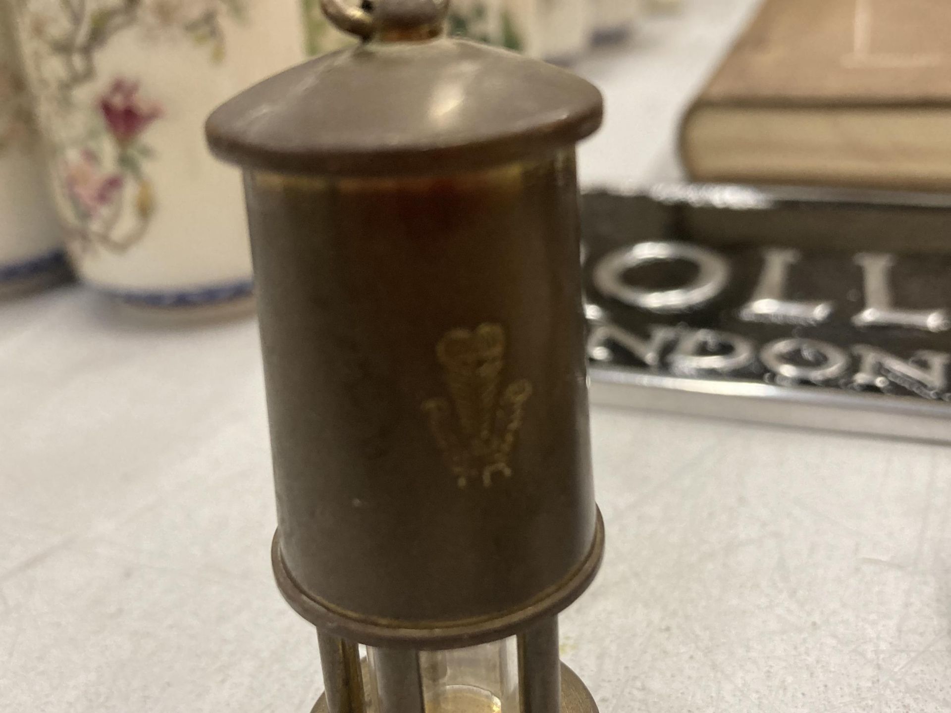 TWO VINTAGE BRASS ITEMS - SMALL MINERS LAMP AND SAND TIMER - Image 2 of 2