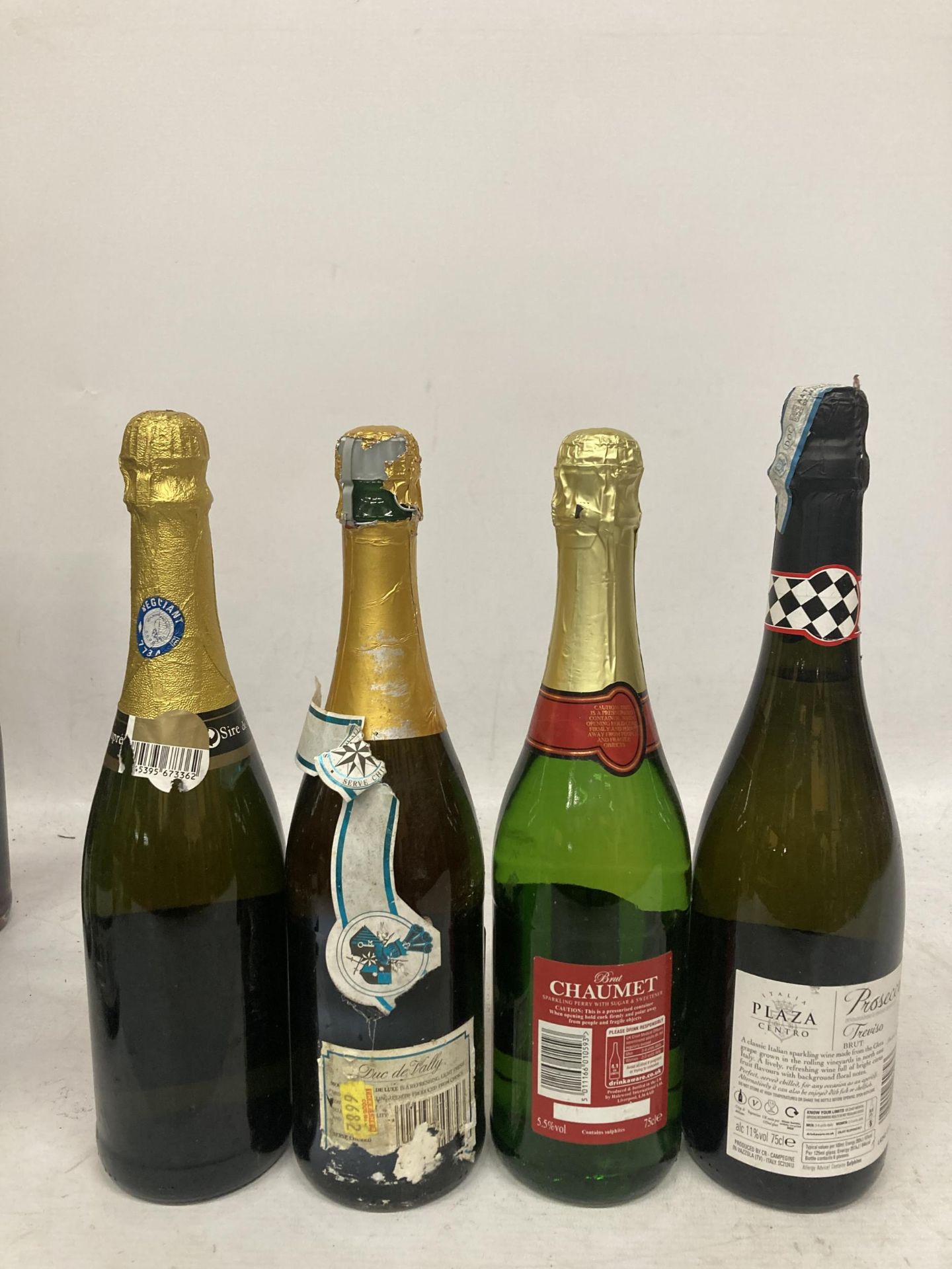 FOUR 75CL BOTTLES - PLAZA PROSECCO, SIRE DE BEAUPRE BRUT, DUC DE VALLY AND CHAUMET BRUT - Image 2 of 2