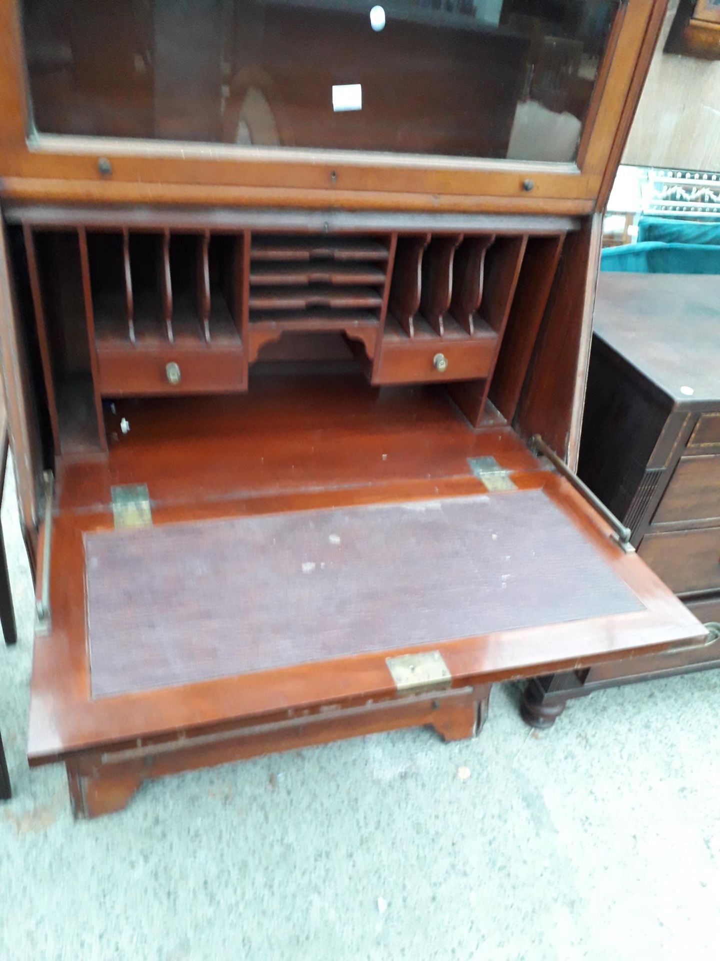 AN EDWARDIAN GLOBE WERNICKE STYLE BUREAU BOOKCASE WITH FITTED INTERIOR, SINGLE DRAWER, TWO SMALL AND - Image 4 of 6