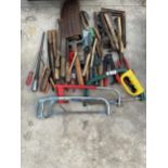 A LARGE QUANTITY OF ASSORTED HAND TOOLS TO INCLUDE FILES, SCREW DRIVERS AND HAMMERS ETC