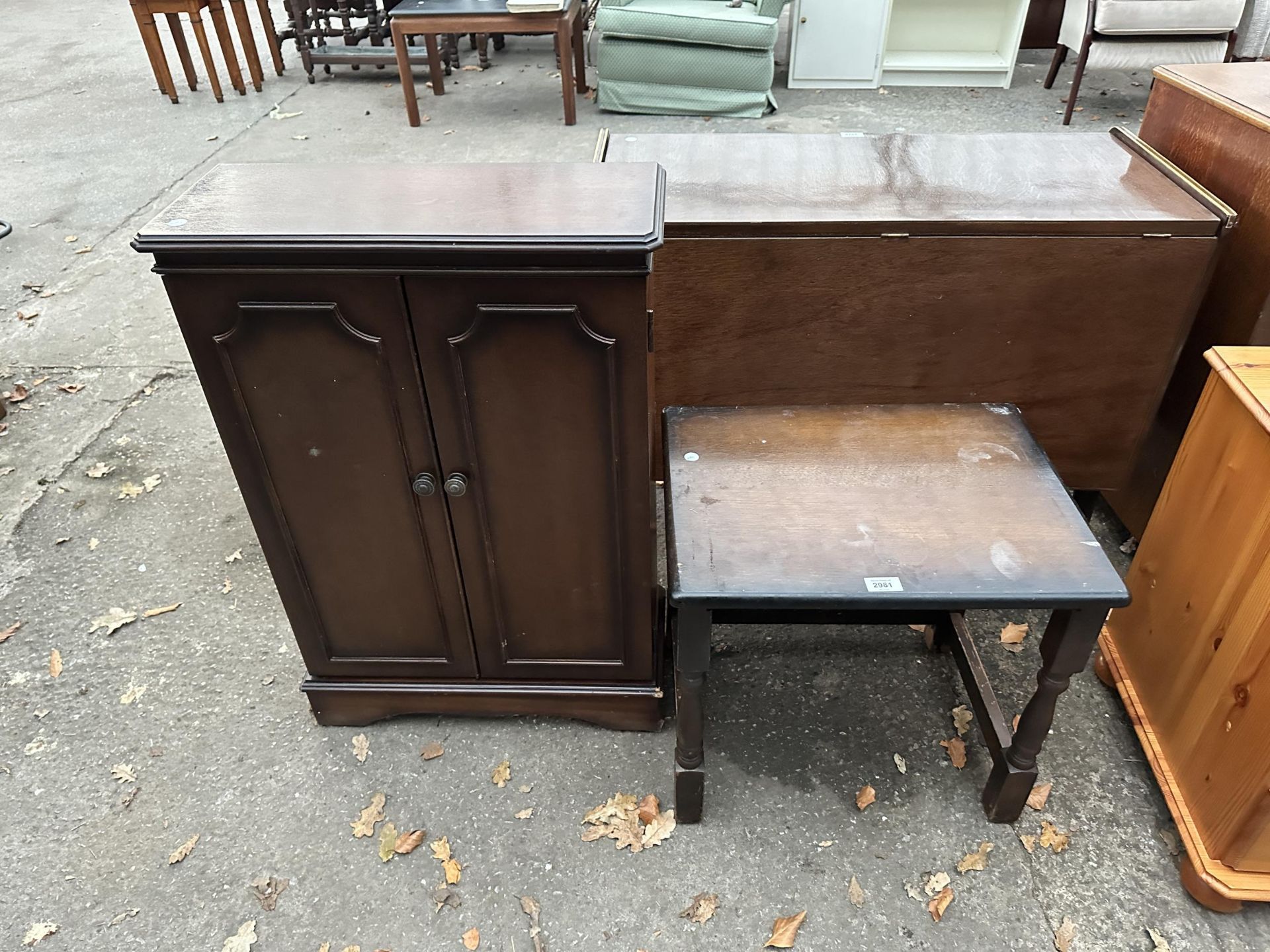 AN OAK LAMP TABLE AND A MAHOGANY CD CABINET WITH CD CONTENTS