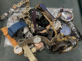 A MIXED LOT OF ASSORTED MODERN WATCHES