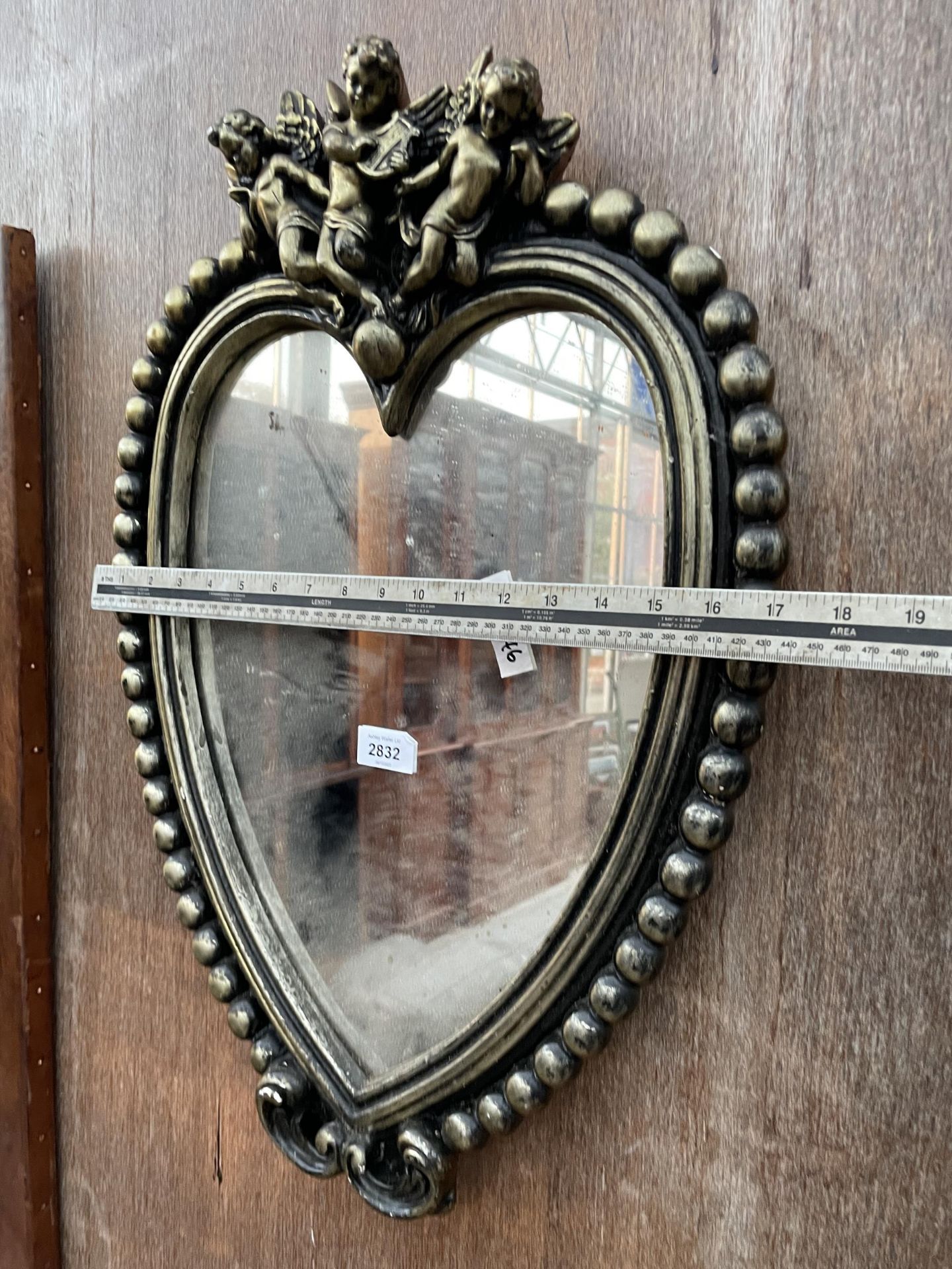 A MODERN HEART SHAPED WALL MIRROR - Image 4 of 4